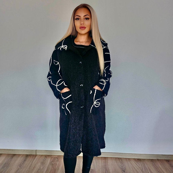 Удобно палто с мотив черно