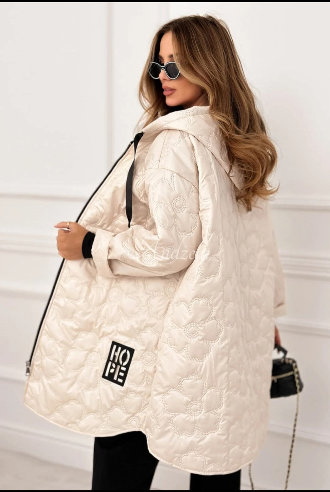 Модерно яке Цвети шампанско